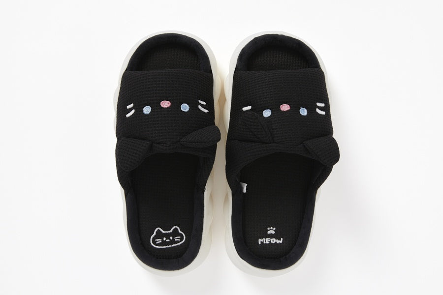CLOUD SLIPPERS BLACK CAT
