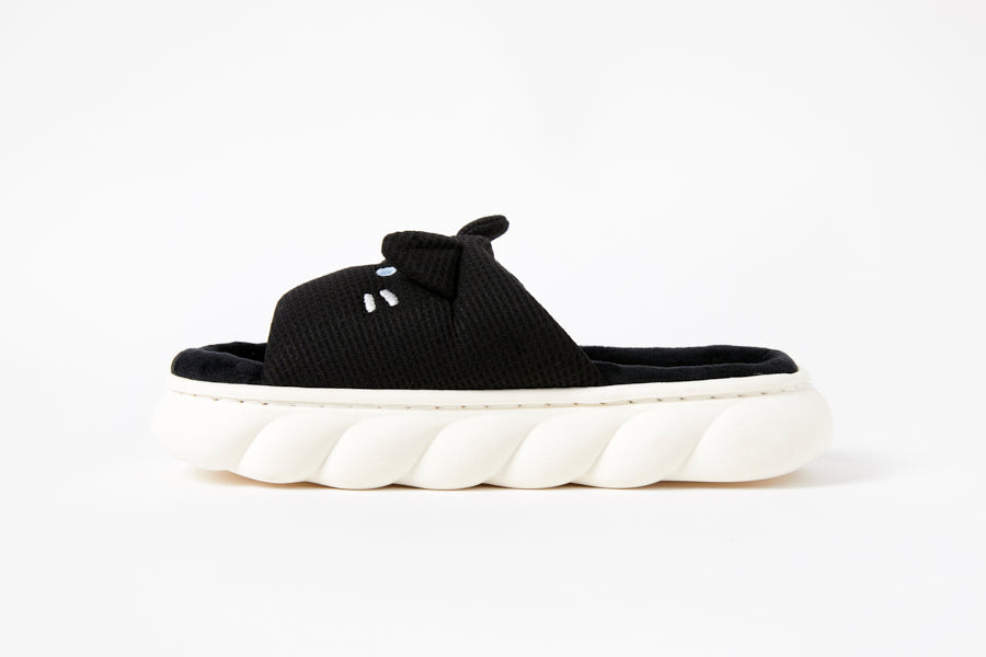 CLOUD SLIPPERS BLACK CAT