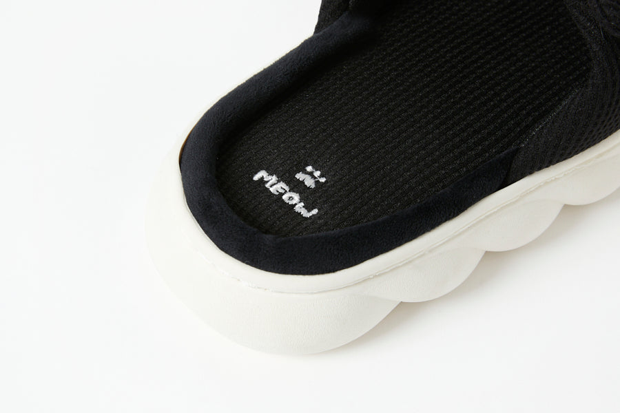 CLOUD SLIPPERS BLACK CAT