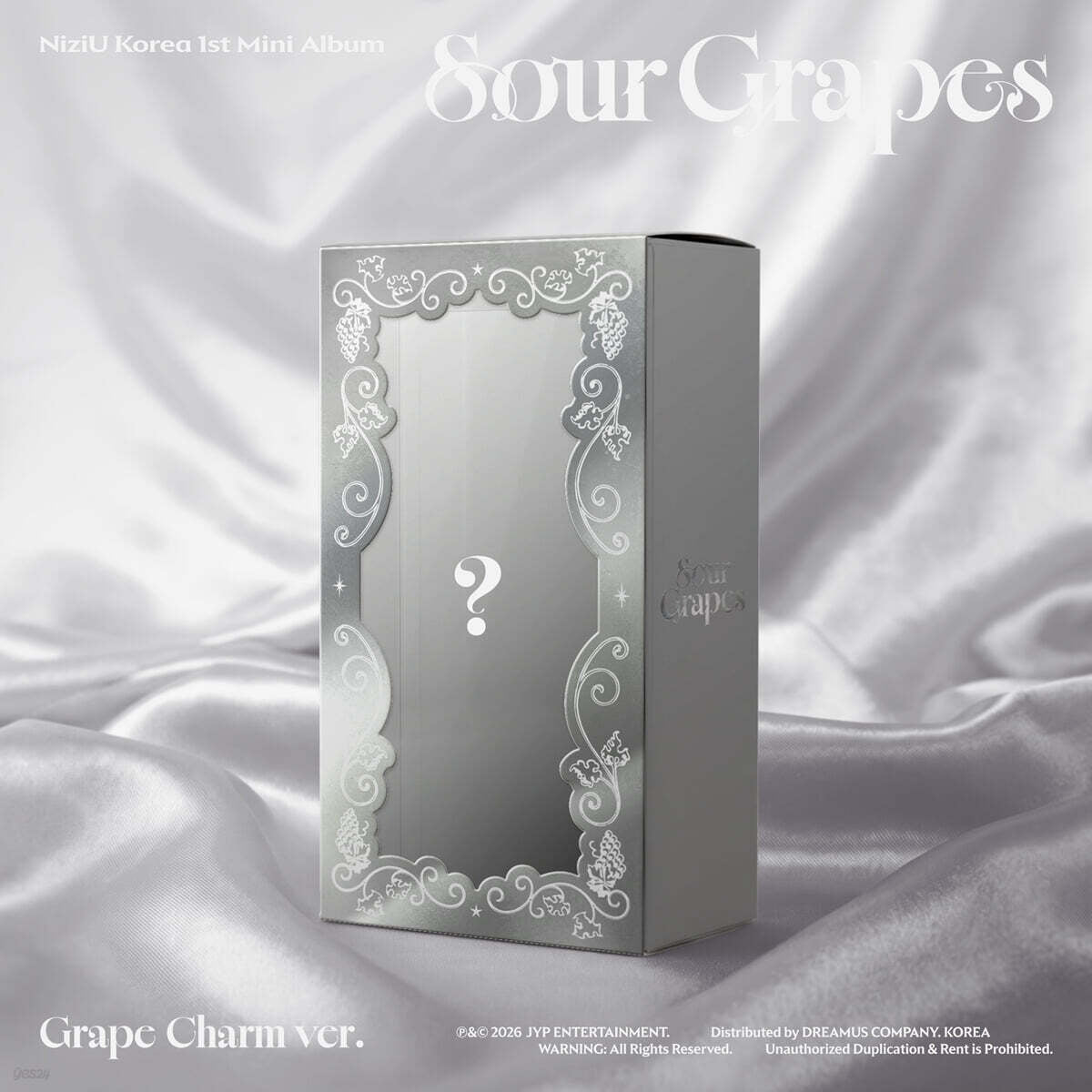 [PRE-ORDER] NIZIU - 1ST MINI ALBUM [SOUR GRAPES] GRAPE CHARM VER.