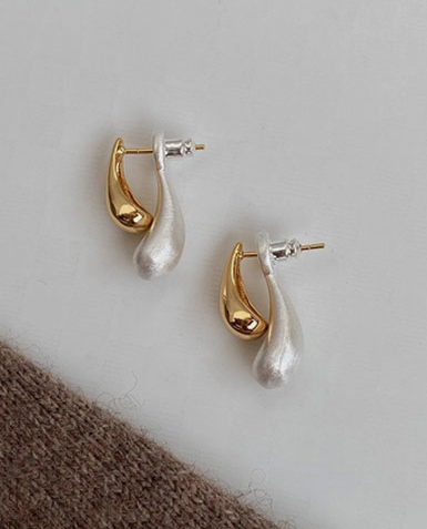 Pearl Teardrop Earrings - Gold & Pearl